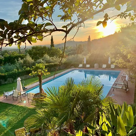Borgo Dolci Colline Loggia 农家乐